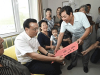李克强：棚户区是历史欠账 也是城市伤疤